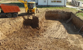 Рытье котлованов под фундамент в Ноябрьске – цена от 2613 руб. за м3 | 2Землекопа-Нбс